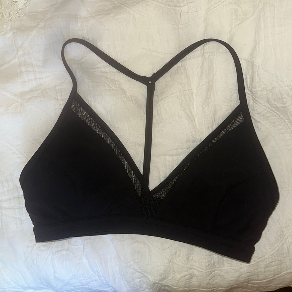 Lululemon triangle sports bra with mesh